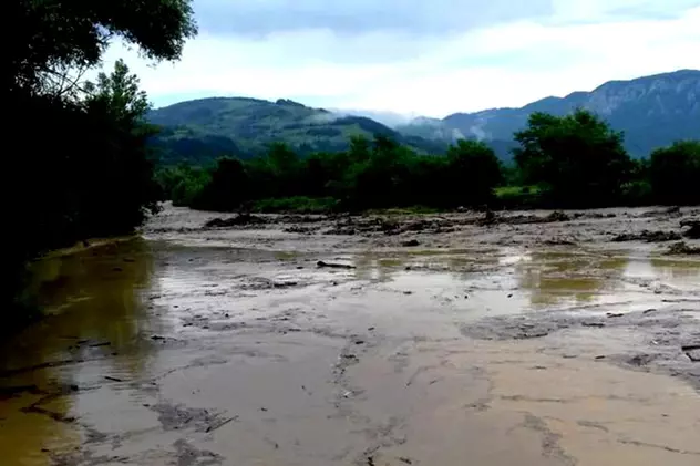 Cod galben de inundații pe râuri din vestul țării până sâmbătă