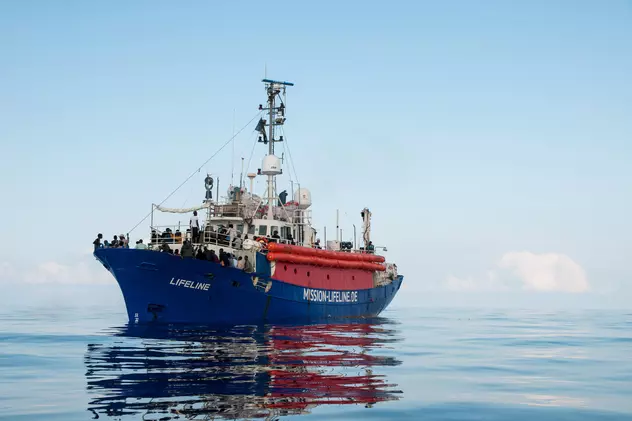 Premierul Italiei spune că nava cu migranți Lifeline va acosta în Malta