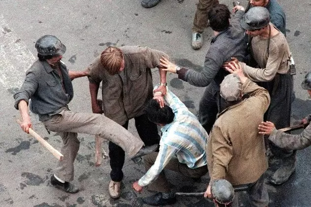 Ce s-a întâmplat azi, 14 iunie. Minerii au devastat Bucureștiul