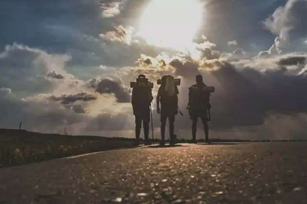 Trei cercetași străbat România pe diagonală. Merg pe jos 1.000 de kilometri