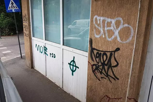 Sediul PSD Sector 2, vandalizat. Svastica nazistă, desenată pe fereastră. Nassar: ”E deja a doua oară”