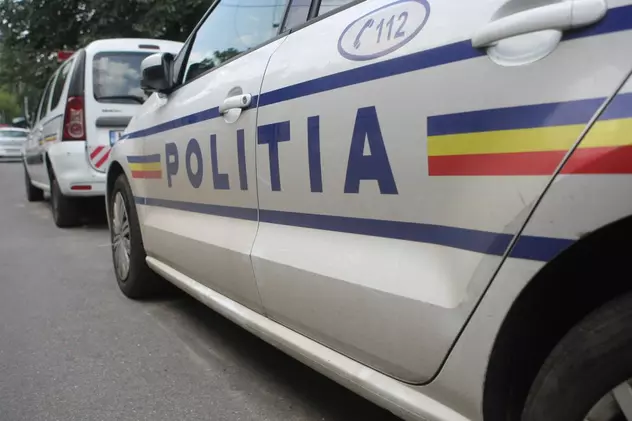 Unei jurnaliste i-au fost sparte anvelopele mașinii, în fața unei secții de votare din Dâmbovița