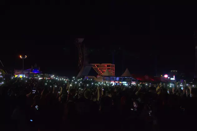 VIDEO/ Pană de curent la Neversea 2018. 30 de minute fără sonorizare și lumini după ce Grasu XXL a înjurat Guvernul pe scenă