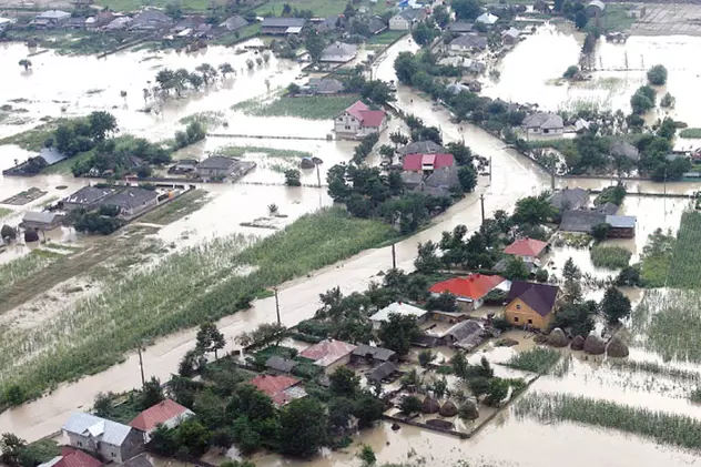 Cod portocaliu de inundații pe râuri din Moldova și alte opt județe. Pericol maxim pe Siret și Prut