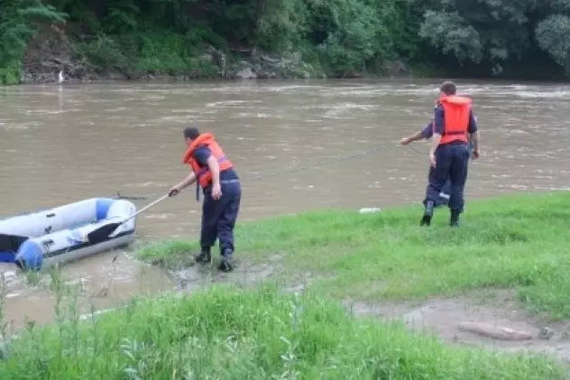 Un bărbat este căutat în apele râului Sălăuţa din Bistrița-Năsăud