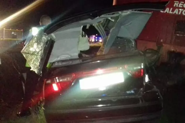 Accident feroviar grav în localitatea Vlădeni din Iași. Două fetițe și părinții lor se aflau în mașina lovită de tren