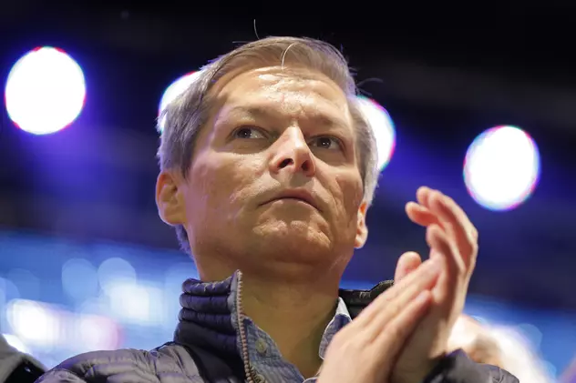 Fiul unui primar PSD din Teleorman s-a înscris în partidul lui Cioloș. Dacian Cioloș, aplaudând