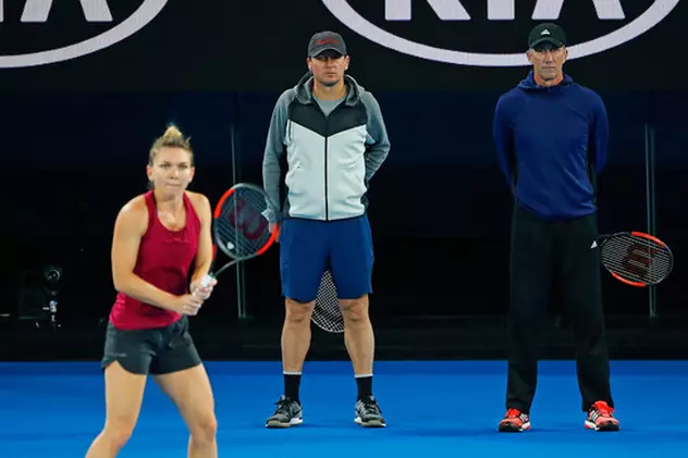 Simona Halep, asistată de Andrei Pavel și de Darren Cahill, la Australian Open 2018, unde românca a jucat finala