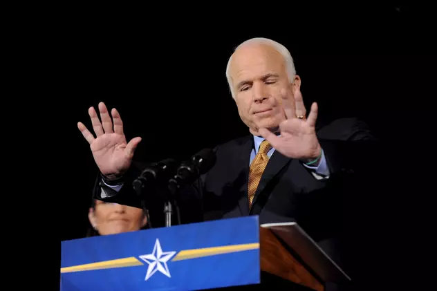 Mesajul de rămas bun al lui McCain pentru americani: L-a atacat pe Trump și i-a ales pe Bush și Obama să țină discursuri la funeraliile lui