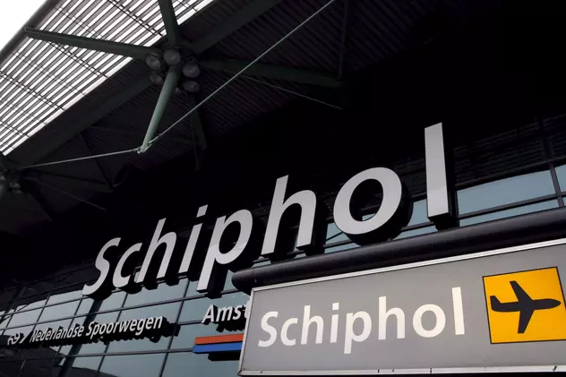 Sute de zboruri anulate pe aeroportul din Amsterdam. Aeroportul Schiphol din Amsterdam