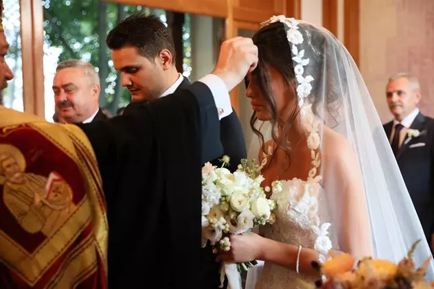 Precizările Patriarhiei Române privind nunta fiului lui Dragnea. Valentin Dragnea și soția sa, la cununia religioasă de la Snagov, din 26 august