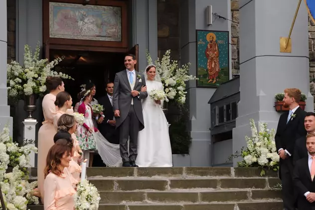 CORESPONDENȚĂ DIN SINAIA/ Principele Nicolae și Alina Binder au fost cununați. Momente emoționante la ieșirea din biserică, mulțimea a izbucnit | FOTO & VIDEO