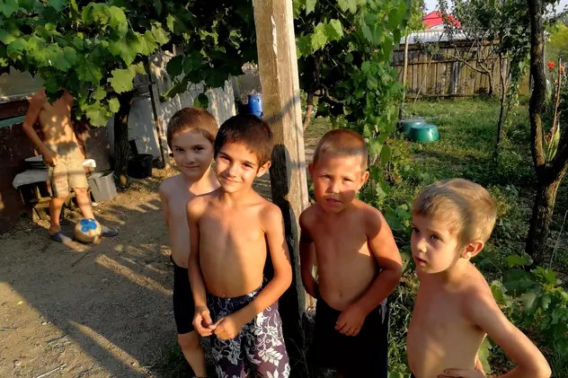 Avocatul Poporului face anchetă în cazul familiei cu nouă copii, din comuna Popricani, județul Iași. Primarul le-ar refuza alocațiile