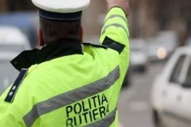 Poliţiştii rutieri au reţinut 408 permise auto