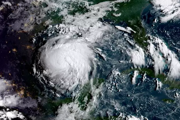 Uraganul Florence se apropie de Statele Unite. Imagine cu furtuna violentă