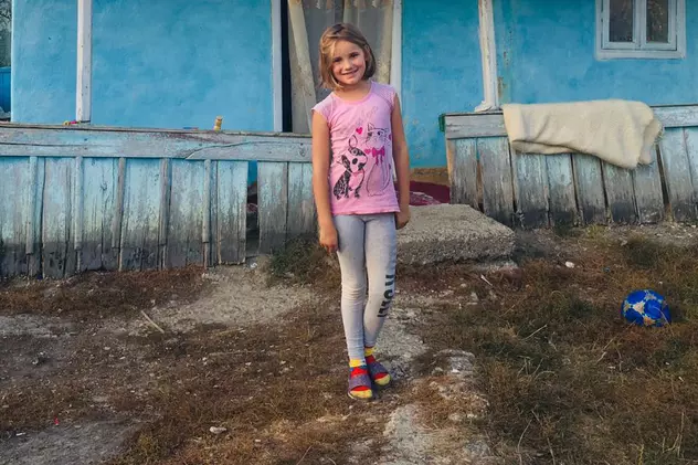 Drama fetiței din Iași care are grijă de părinții ei grav bolnavi