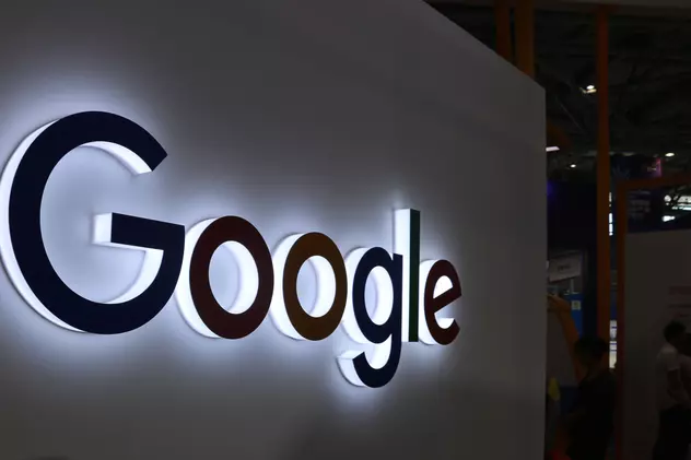 Google, investigată în Irlanda pentru colectarea de date în scopul afișării de reclame. Logo luminos Google
