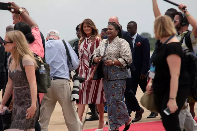 Melania Trump efectuează un tur de o săptămână în țările din Africa. Încearcă să repare răul făcut de soțul ei cu declarațiile scandaloase