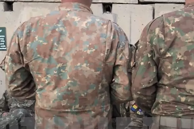 La doi ani de la scandalul echipamentelor de la Rio, apare un nou episod similar. Uniformele Armatei Române s-au decolorat după 6 luni, sub soarele din Afganistan!
