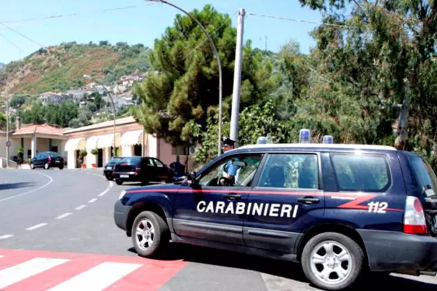 O româncă a produs haos pe șosele din Italia. Intervenția poliției i-a salvat viața