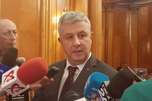 Decretul de prelungire a mandatului Statului Major al Apărării. Florin Iordache se adresează jurnaliștilor, pe holul Camerei Deputaților