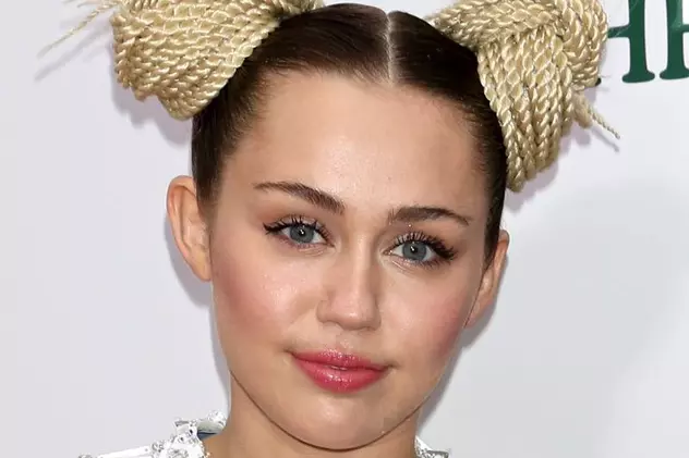 Reacția cântăreței Miley Cyrus, după ce locuinţa sa a fost distrusă de incendiile din California