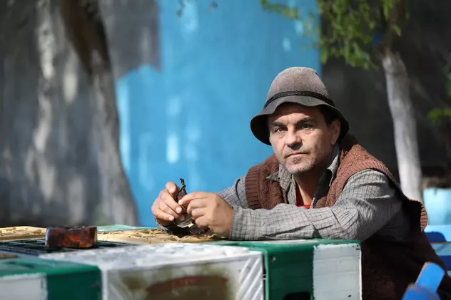 După șase ani de «Las Fierbinți», Mihai Mărgineanu  lansează coloana sonoră a serialului.  Aduce «Fum de tavernă» la Sala Palatului