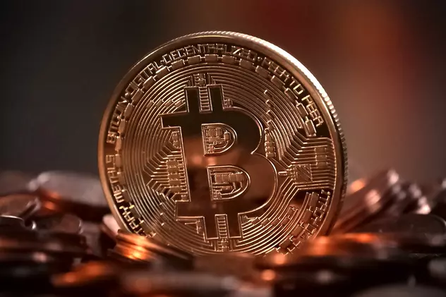 Valoarea totală a criptomonedelor a depășit 2.000 de miliarde de dolari, Doar Bitcoin singur bifează 1.100 de miliarde. Bitcoin