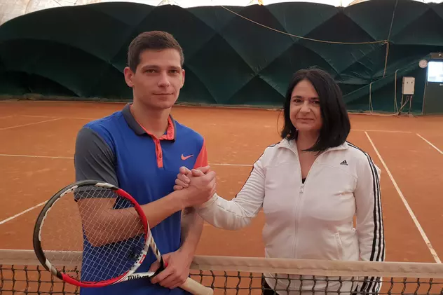 Monica Stănescu bate palma cu Cezar Ciobanu, fost jucător de tenis