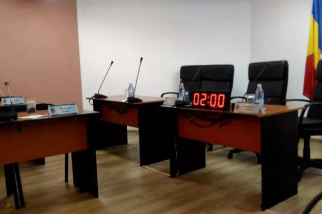 Primăria Focșani cumpără sistem digital de management. Birou din Primăria Focșani