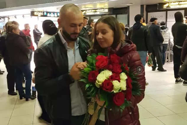 FOTO | Un fost concurent de la "Mireasă pentru fiul meu" și-a cerut iubita de soție în aeroport