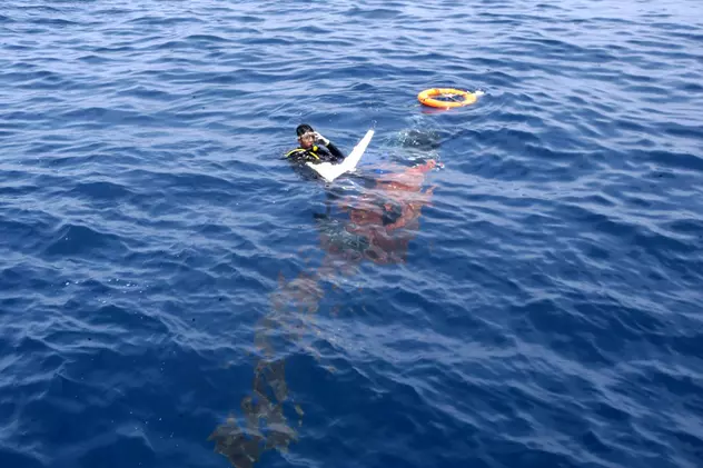 Un scafandru a murit în timp ce căuta victimele avionului Lion Air