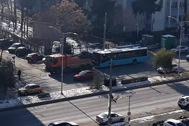 Incidentele cu noile autobuze Otokar scoase pe traseu de 1 decembrie sunt negate de conducerea STB. ”S-a ars doar o siguranță”