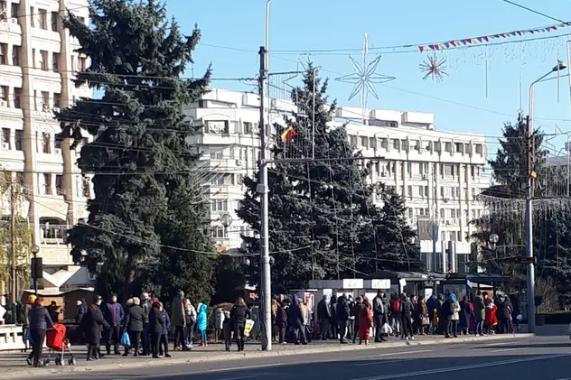 La Ploiești, parada militară s-a încheiat mai devreme decât fusese programată. Oamenii sunt revoltați pentru că au pierdut cel mai așteptat moment
