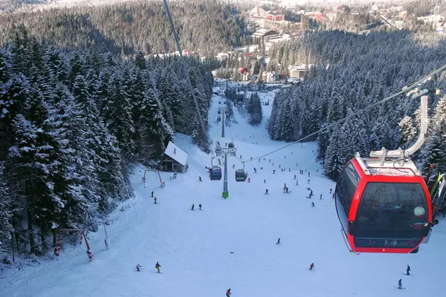 Start la sezonul sporturilor de iarnă, în Poiana Braşov! Cât costă telecabinele, închirierea echipamentelor și lecțiile de schi
