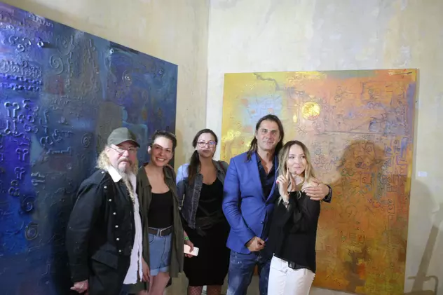 Marian Ionescu a lăsat tablourile și s-a apucat să picteze prin casă! Liderul trupei Direcția 5 vopsește mobilă și balustrade