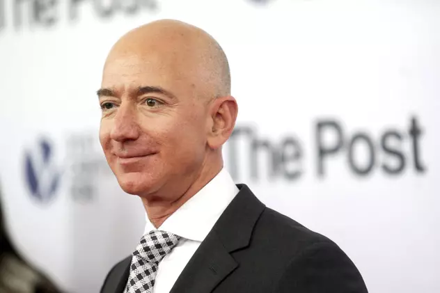 Jeff Bezos și Lauren Sanchez au fost fotografiați împreună, cu trei luni înainte ca șeful Amazon să-și anunțe divorțul