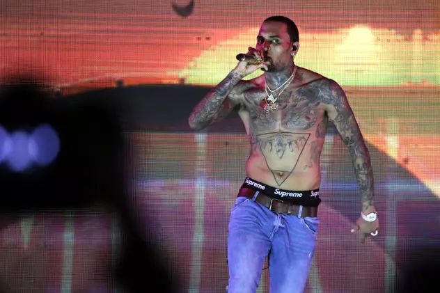 Chris Brown a fost arestat la Paris. Cântărețul este acuzat de viol