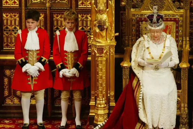 Poate Regina rezolva criza Brexitului? Ce rol are monarhul într-o astfel de situație