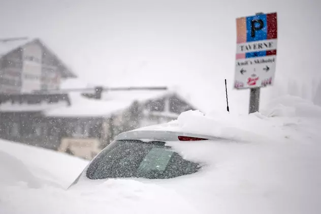 Vreme severă și ninsori abundente în Alpi