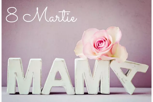 Mesaje de 8 martie pentru mama- litere din lemn cu textul mama pe care e pus un trandafir