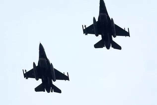 Avioane F16, în timpul zborului