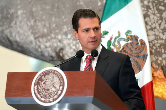 Prima apariție la un eveniment a ex-președintelui mexican și a amantei lui. Împreună la nuntă