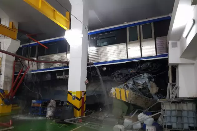 Garnitura de metrou a sărit de pe linie la depoul Berceni din cauza unui soft