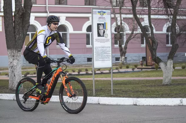 Vitaly Klitschko a venit pe bicicletă pentru a vota la alegerile prezidențiale din Ucraina