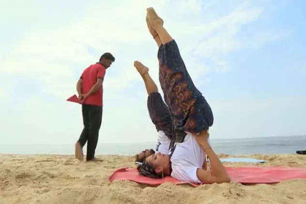 Concurenții "Asia Express" au învățat o poziție de yoga care îi eliberează de dorințele sexuale