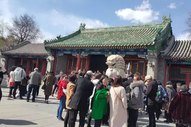 CORESPONDENȚĂ DIN BEIJING, CAPITOLUL 4 | Scriitoarea Doina Ruști: „Este un oraș scump, ceea ce se reflectă în fețele triste ale locuitorilor săi”