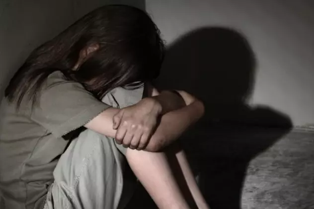 Fetiță de 10 ani din Iași, abuzată sexual de un vecin de 72 de ani, cu știrea părinților