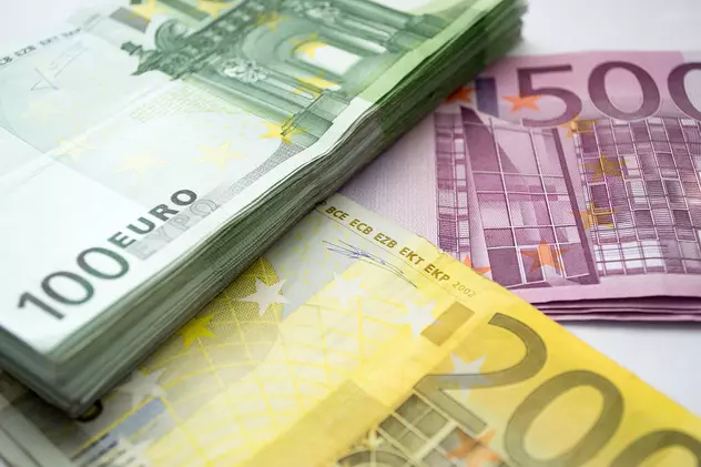 Curs valutar 25 octombrie 2019 | Leul s-a depreciat în raport cu euro şi dolarul american. Unde găsești cel mai bun curs