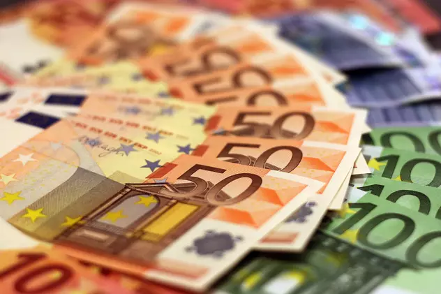 Curs valutar 21 noiembrie 2019 | Euro a atins un nou maxim istoric. Unde găsești cel mai bun curs